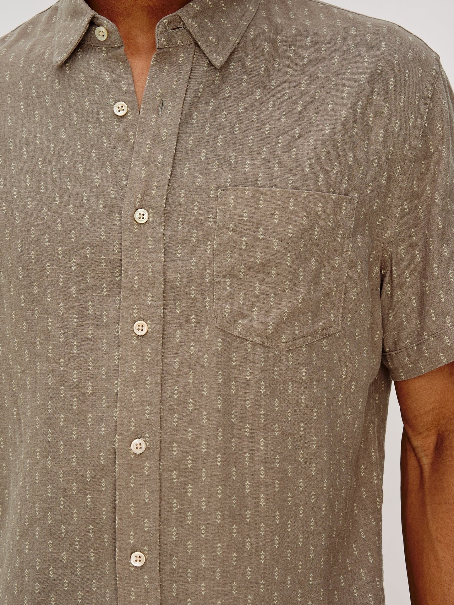 Arrow Dot Crater - Carson SS Button Down